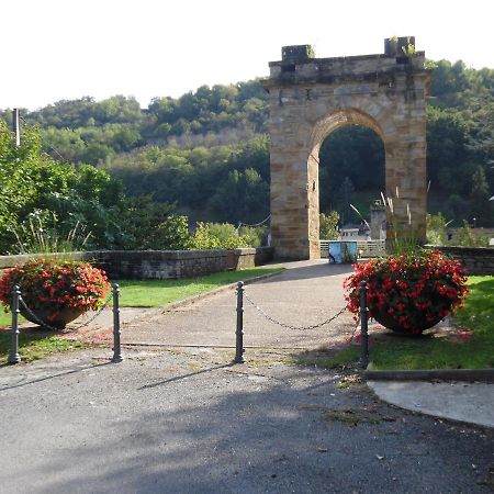 Hotel Le Pont De Livinhac Decazeville Esterno foto