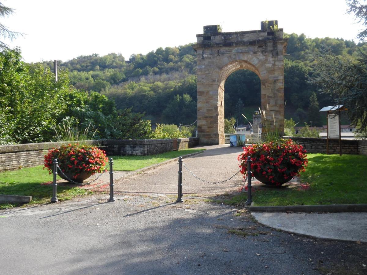 Hotel Le Pont De Livinhac Decazeville Esterno foto