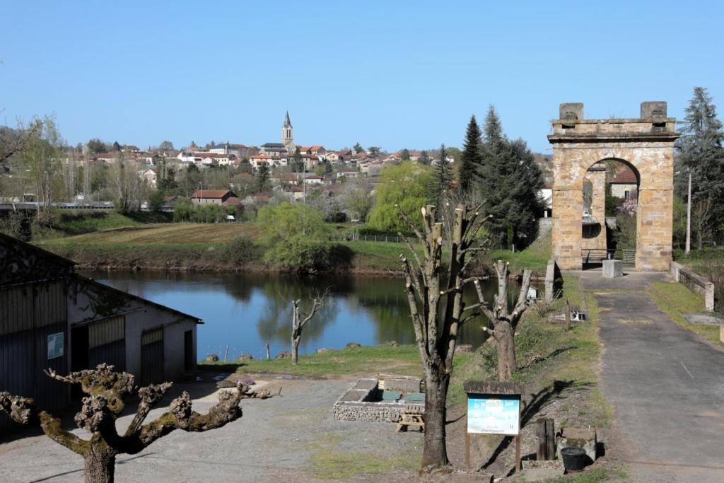 Hotel Le Pont De Livinhac Decazeville Esterno foto