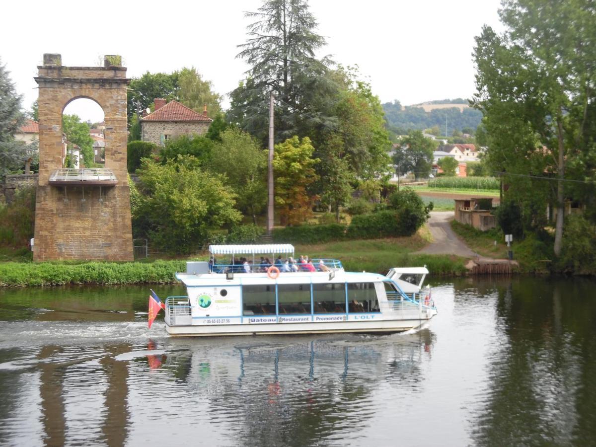 Hotel Le Pont De Livinhac Decazeville Esterno foto